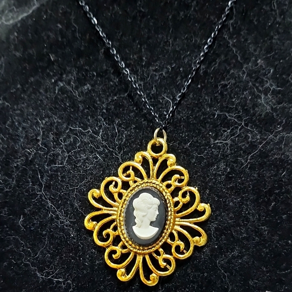 Hand Crafted Jewelry - Hand Crafted Royal Reminiscene Necklace